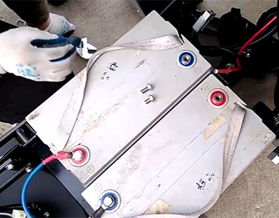 怎么樣維護(hù)電瓶式洗地機的電瓶？